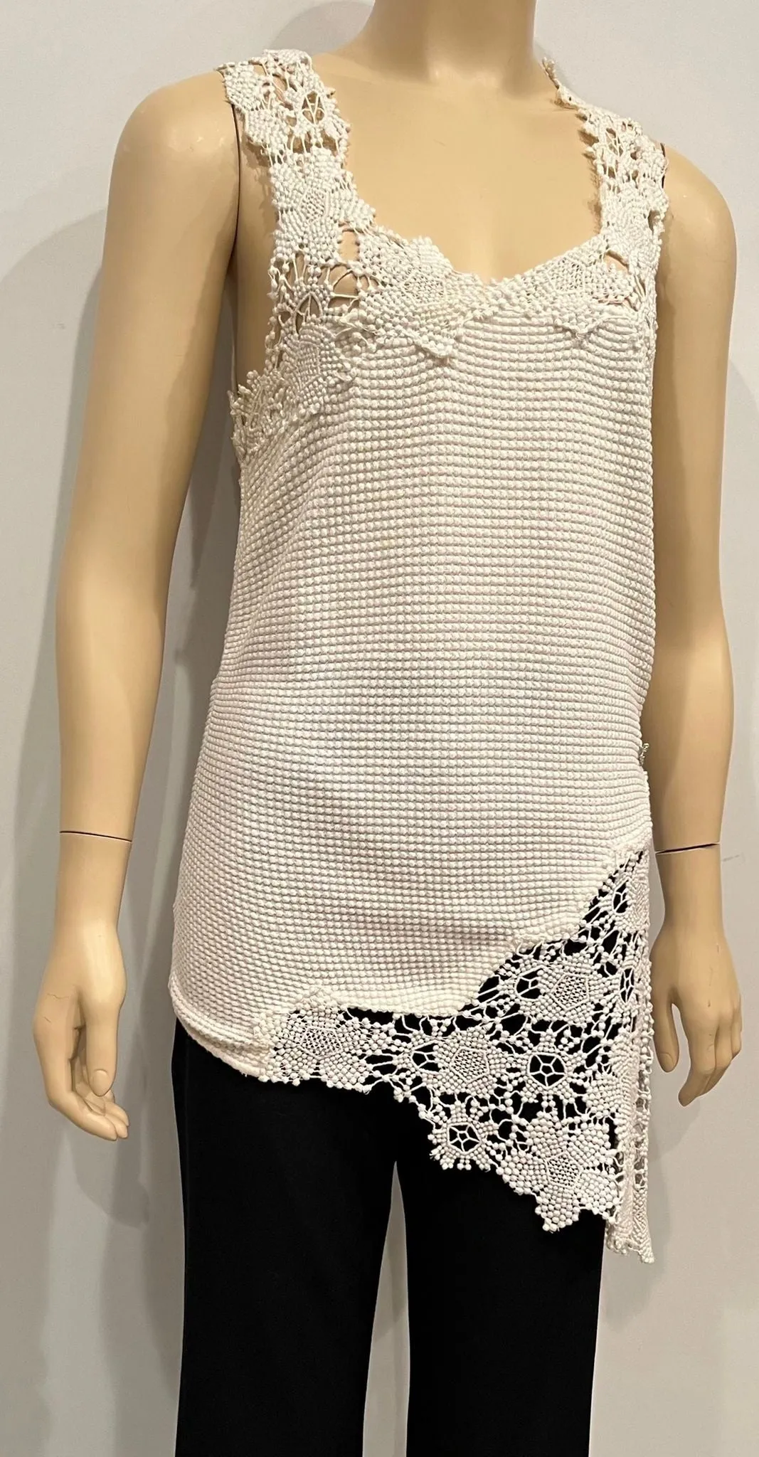 Chanel 11P 2011 Spring Floral Cotton Crochet White Asymmetrical Blouse Top FR 36 US 4