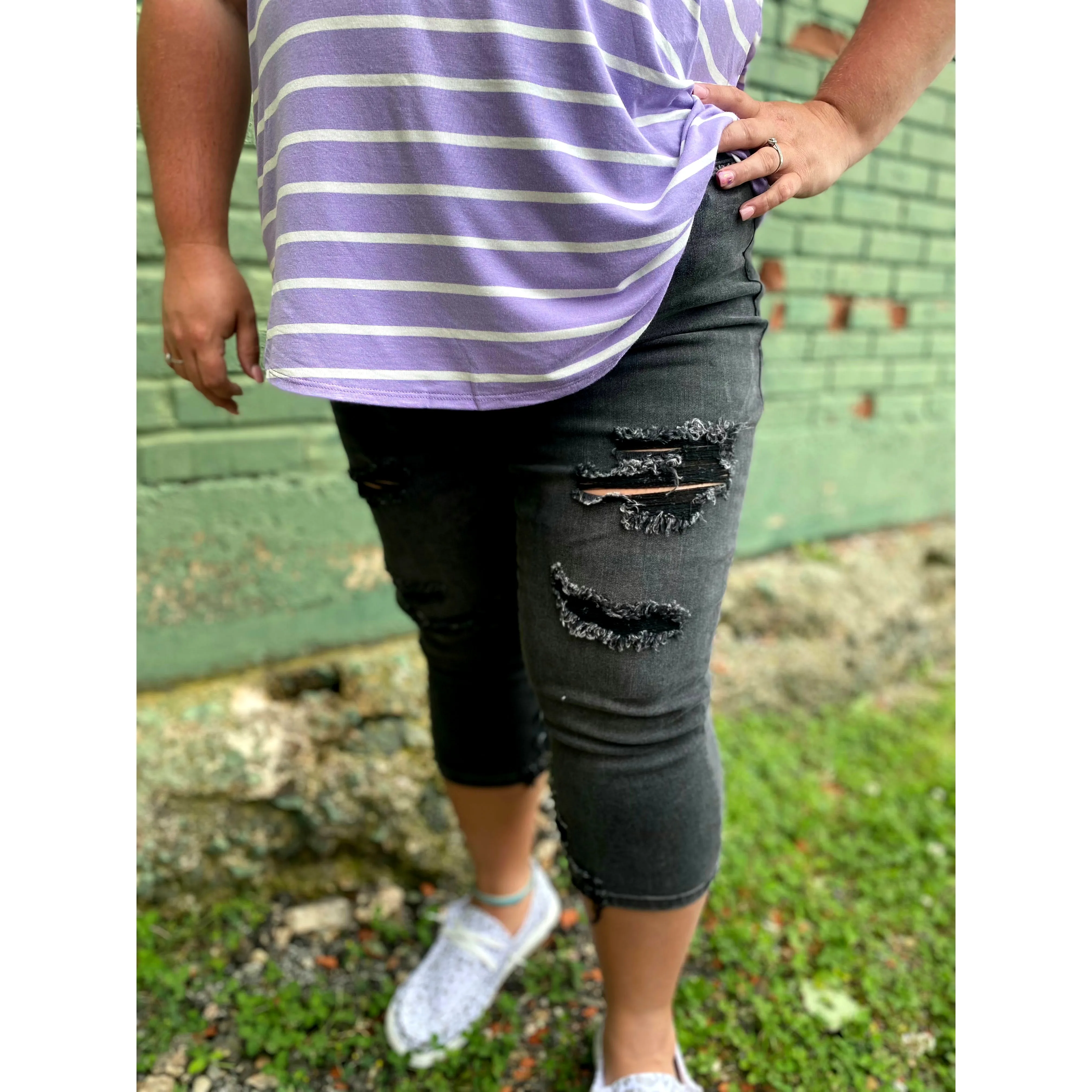 Curvy:: Black |Capri| Judy Blue Jeans