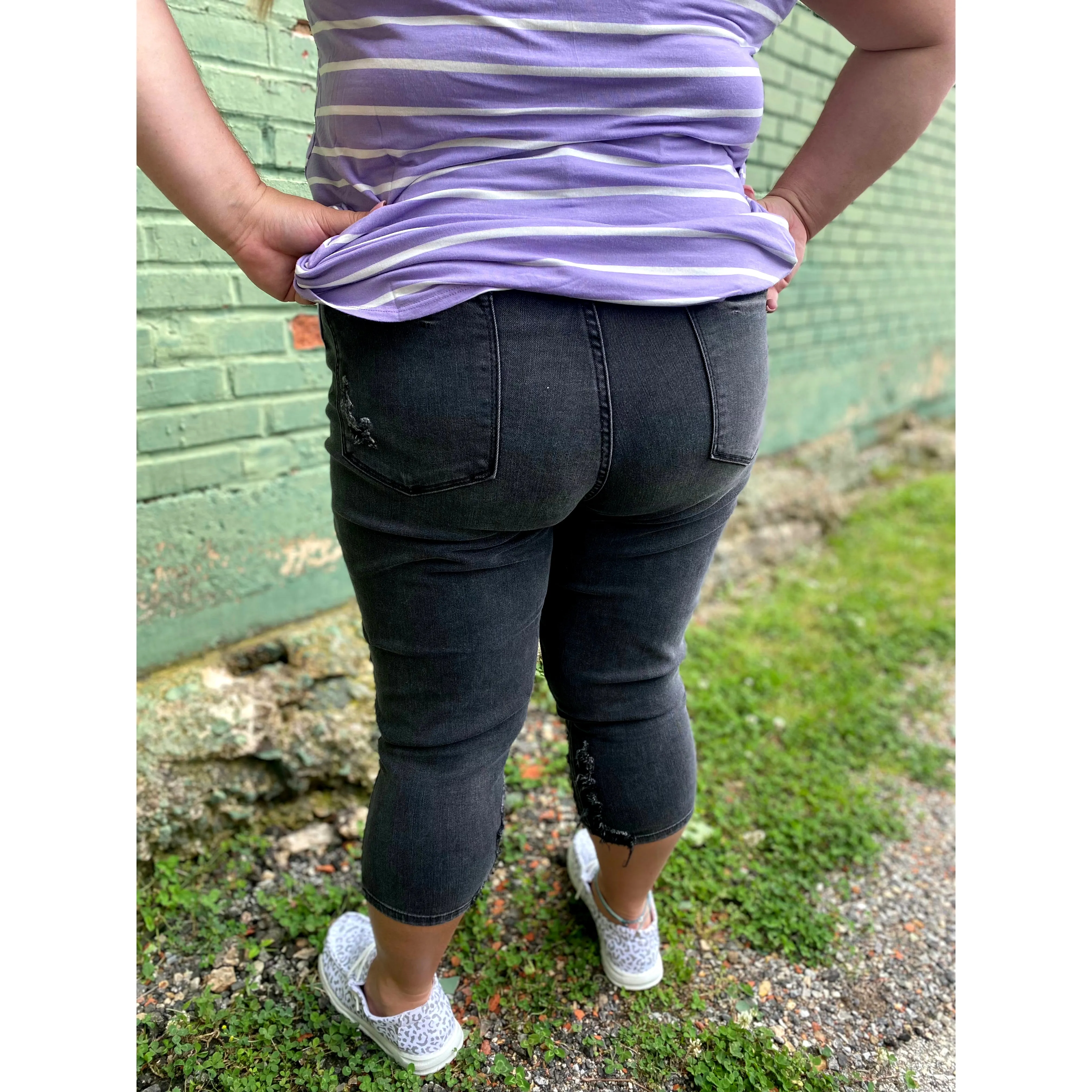 Curvy:: Black |Capri| Judy Blue Jeans