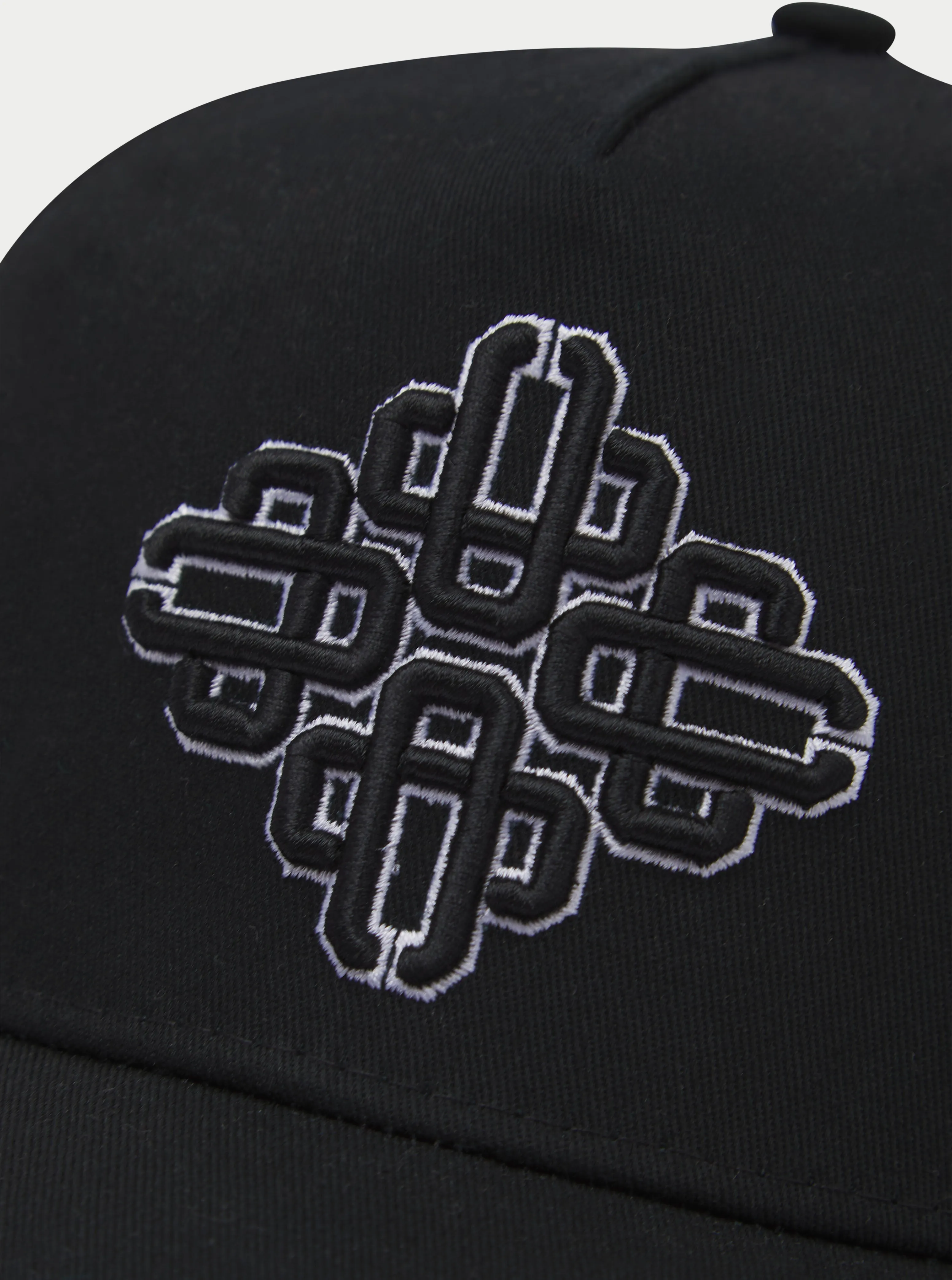 EMBROIDERY EMBLEM CAP - BLACK