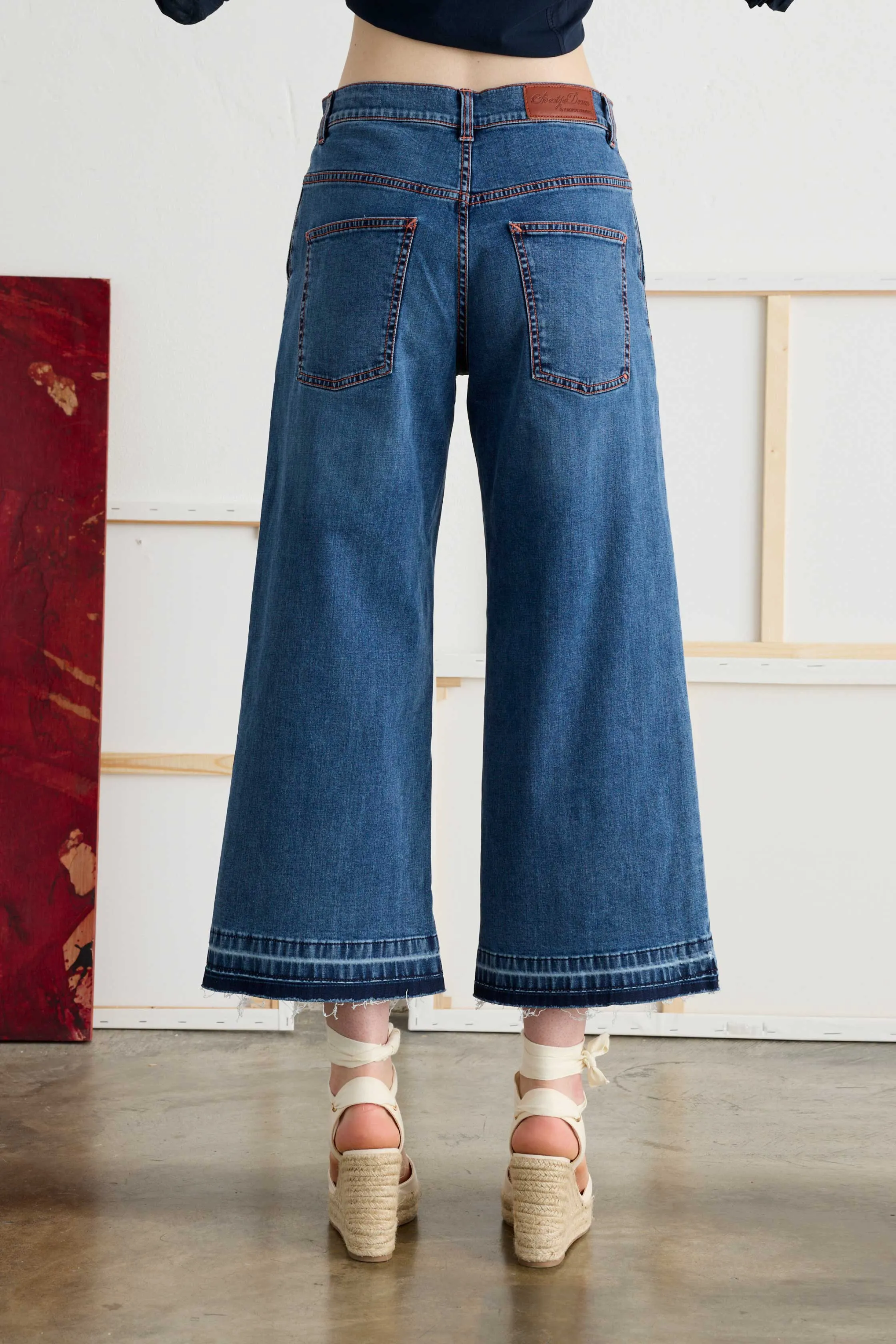 Wide-Leg Jeans with Frayed Hems 051U 4120