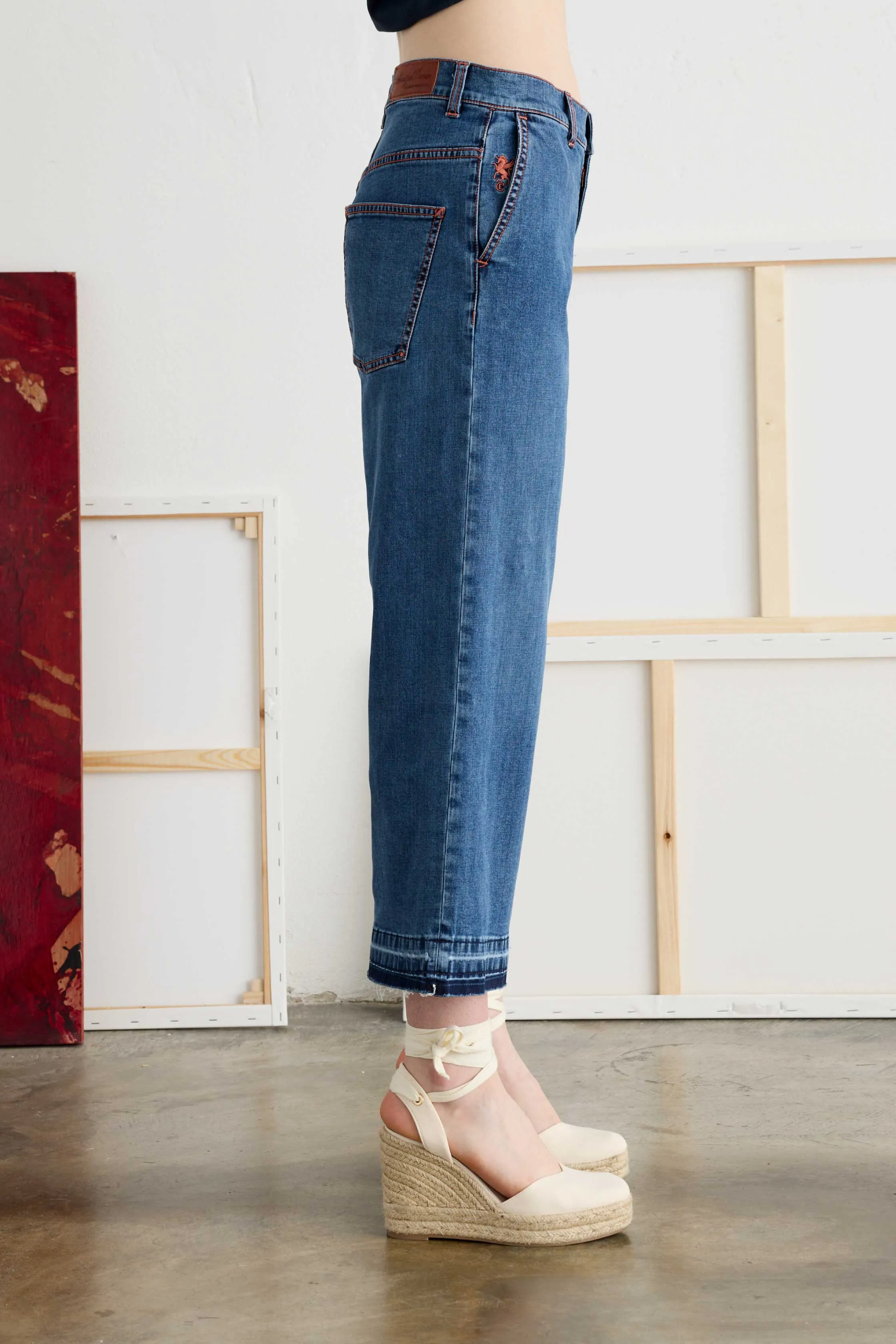 Wide-Leg Jeans with Frayed Hems 051U 4120