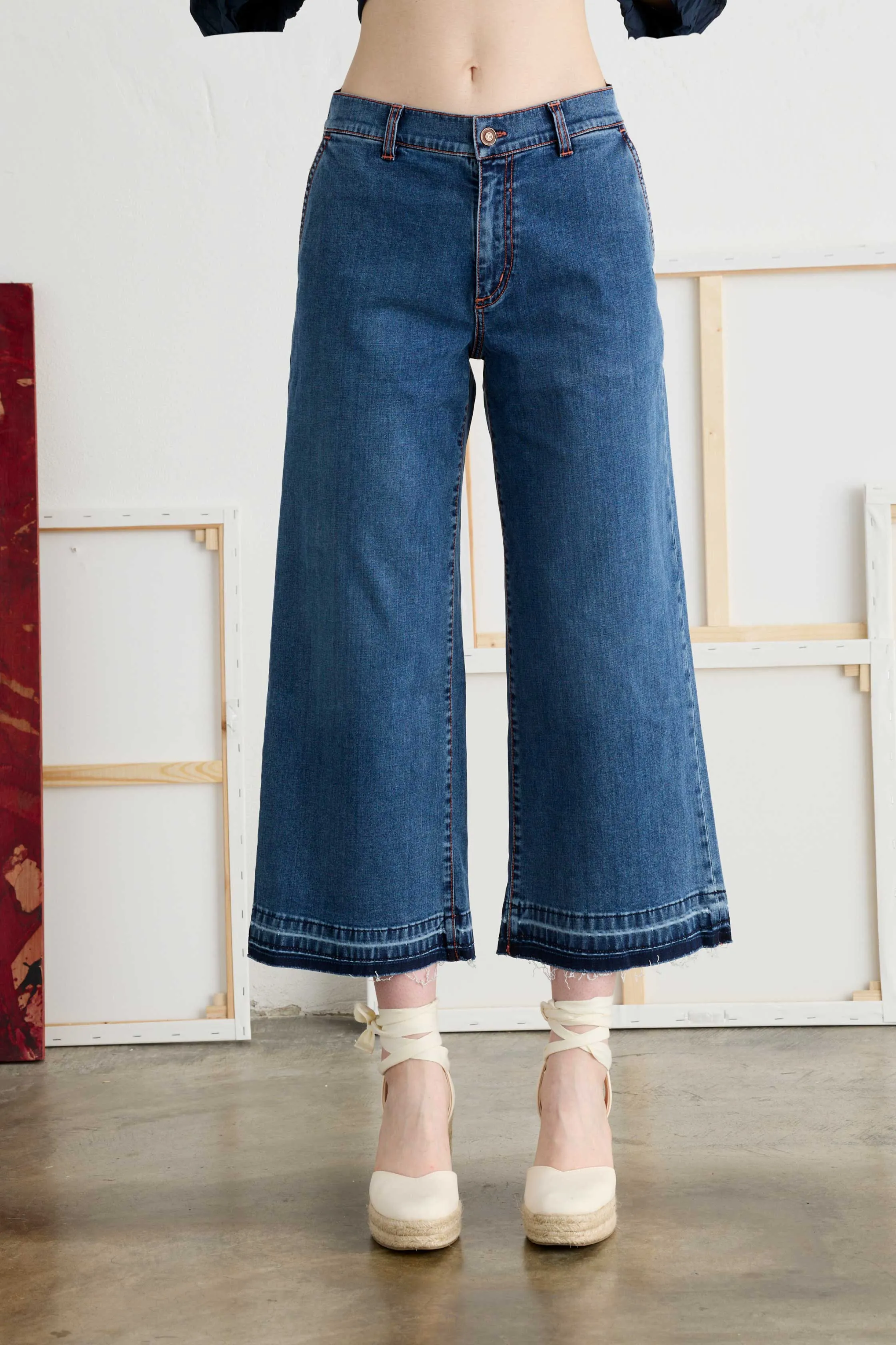 Wide-Leg Jeans with Frayed Hems 051U 4120